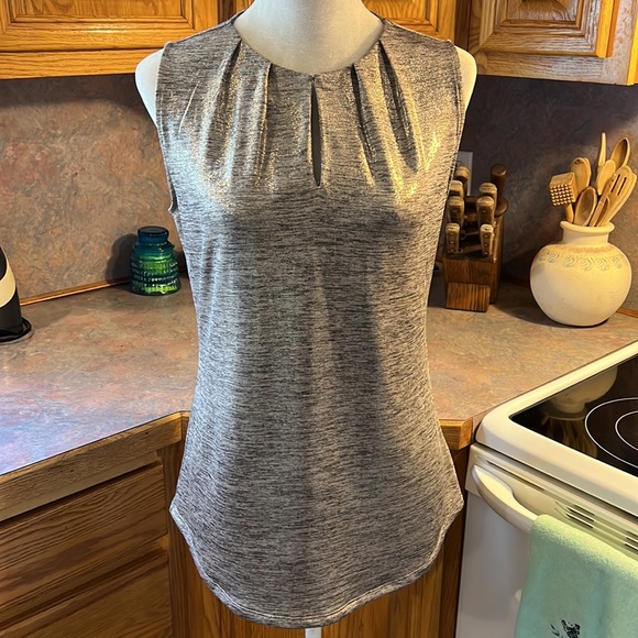 LIZ CLAIBORNE SHIMMERY SLEEVELESS TOP - Picture 1 of 11
